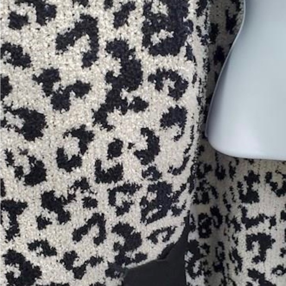 UGG Women’s Black/Cream Wrap Cardigan Sweater Size M - Picture 3 of 7